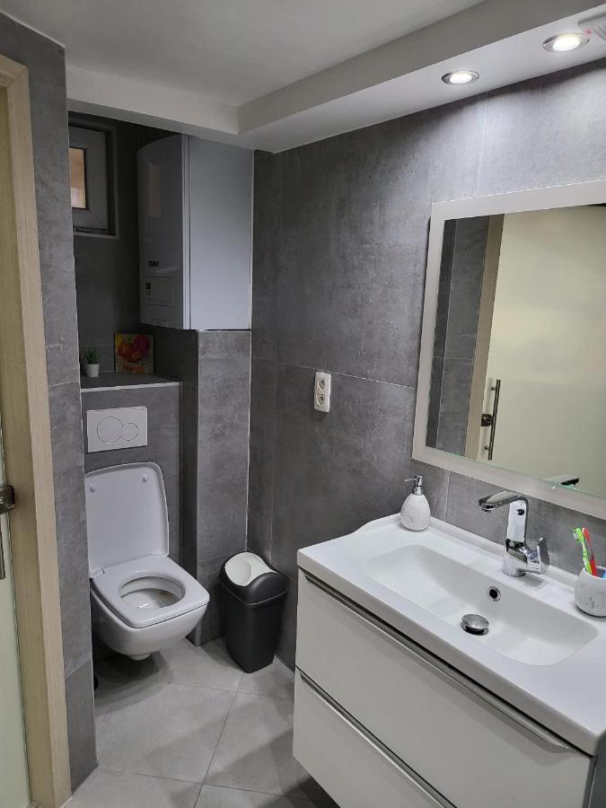 Duplex Elegant Situe A 1Min De La Gare Du Nord Apartment Bruxelles Exterior foto